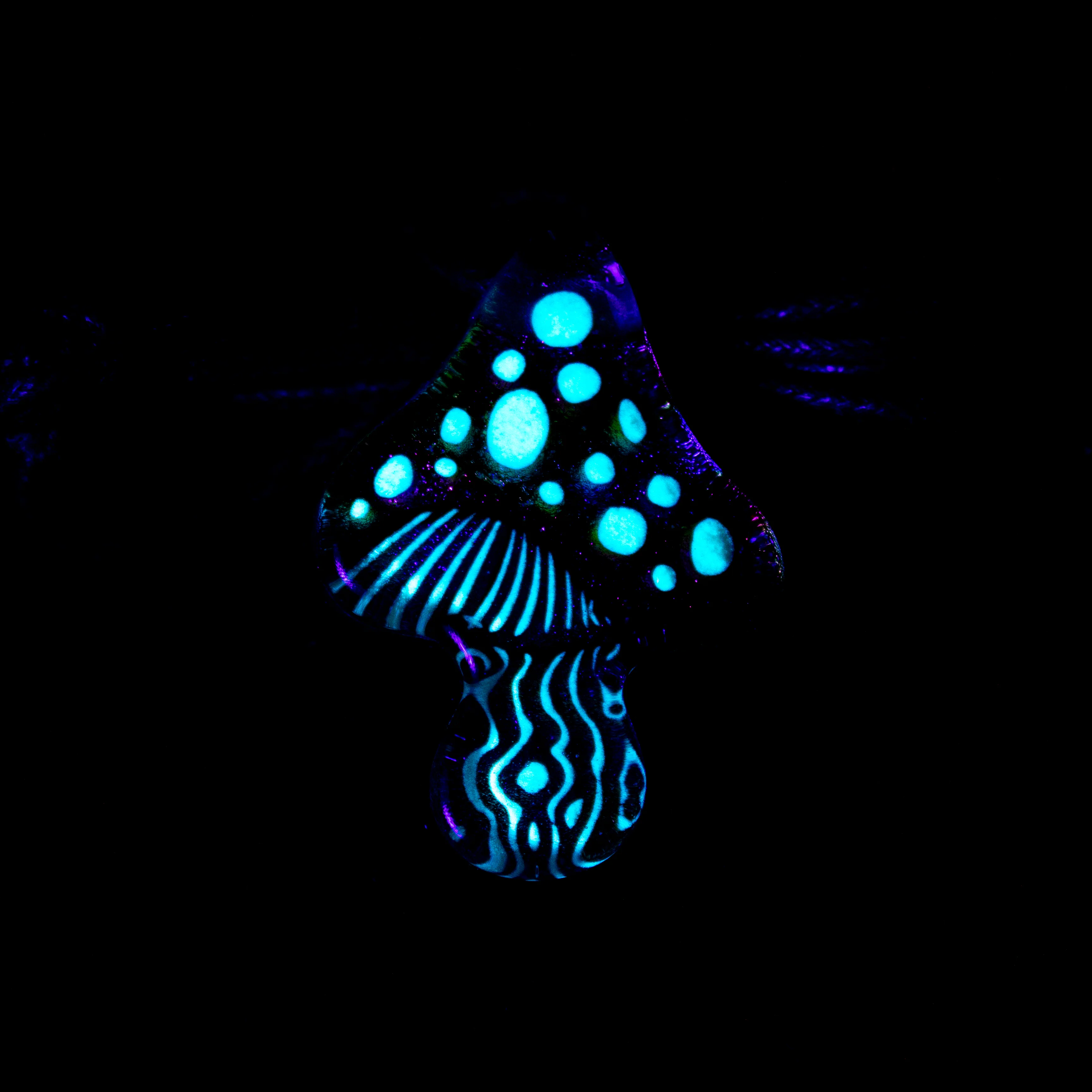 Dichro Mushroom Pendant #DRK037 - Image 2